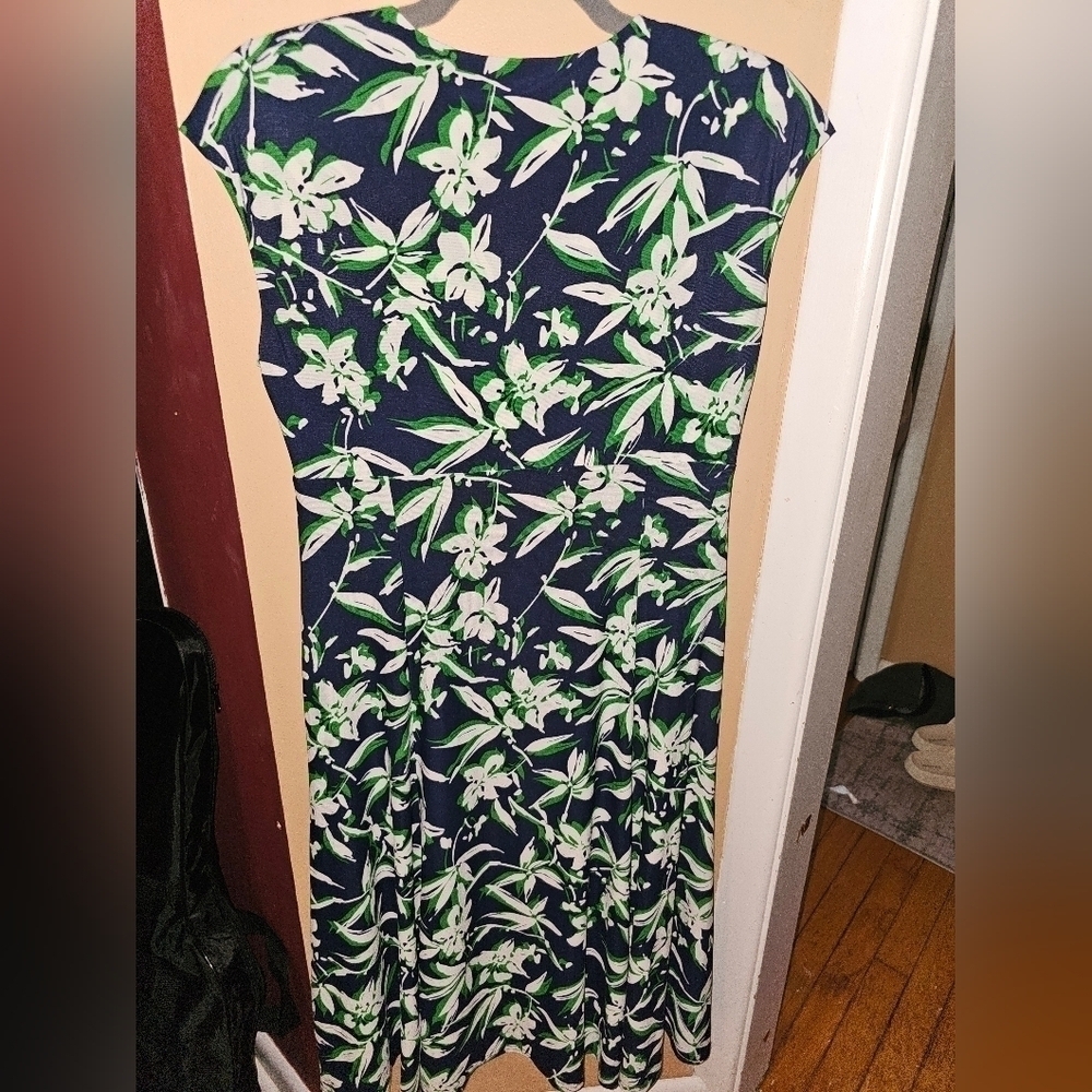 Chaps Woman’s Floral Blue Faux Criss Cross Wrap Front Dress Size M - Picture 4 of 4